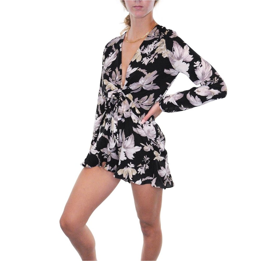 NWT ETIQUETTE Long Sleeve Floral Romper #P10